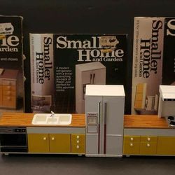 Vintage TOMY Toys Smaller Homes Doll House Furniture- Kitchen Set