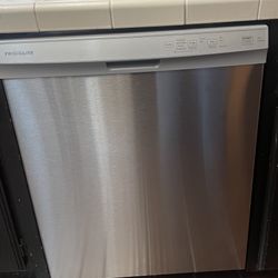 Frigidaire 24” Dishwasher- Stainless Steel