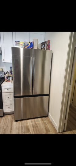 Samsung Refrigerator W/ Ice Maker Only Used 1year Works Great 