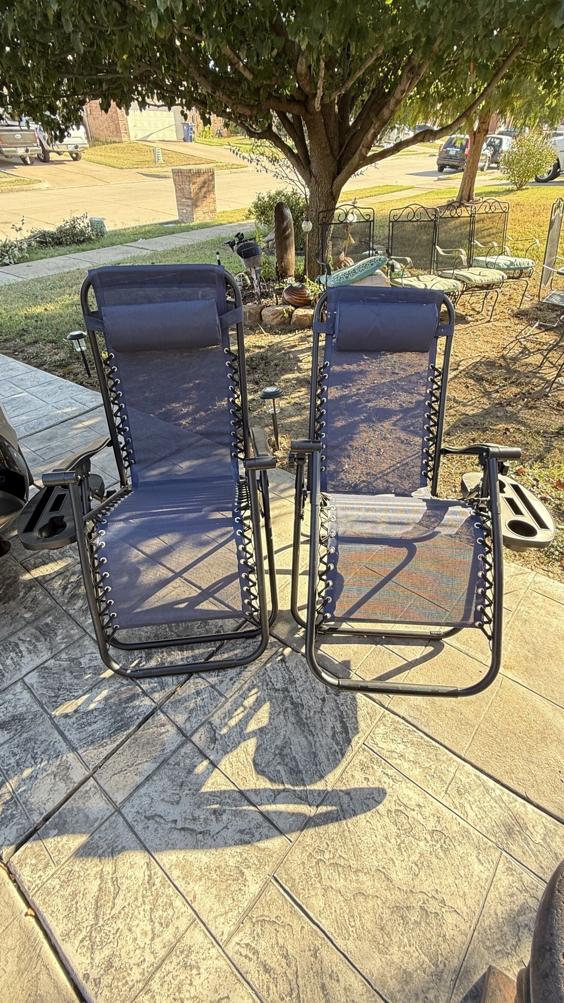 Set of 2 Zero Gravity folding Lounge Chairs Patio Recliners Pool Beach with Pillow and Cup trays
