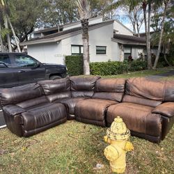 Leather couch/ Sectional - Sofa de Cuero