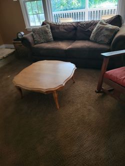 Complete living room set- nice condition!