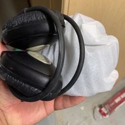 Hyundai Entourage Or Kia Sedona 2007 Wireless Headphones 
