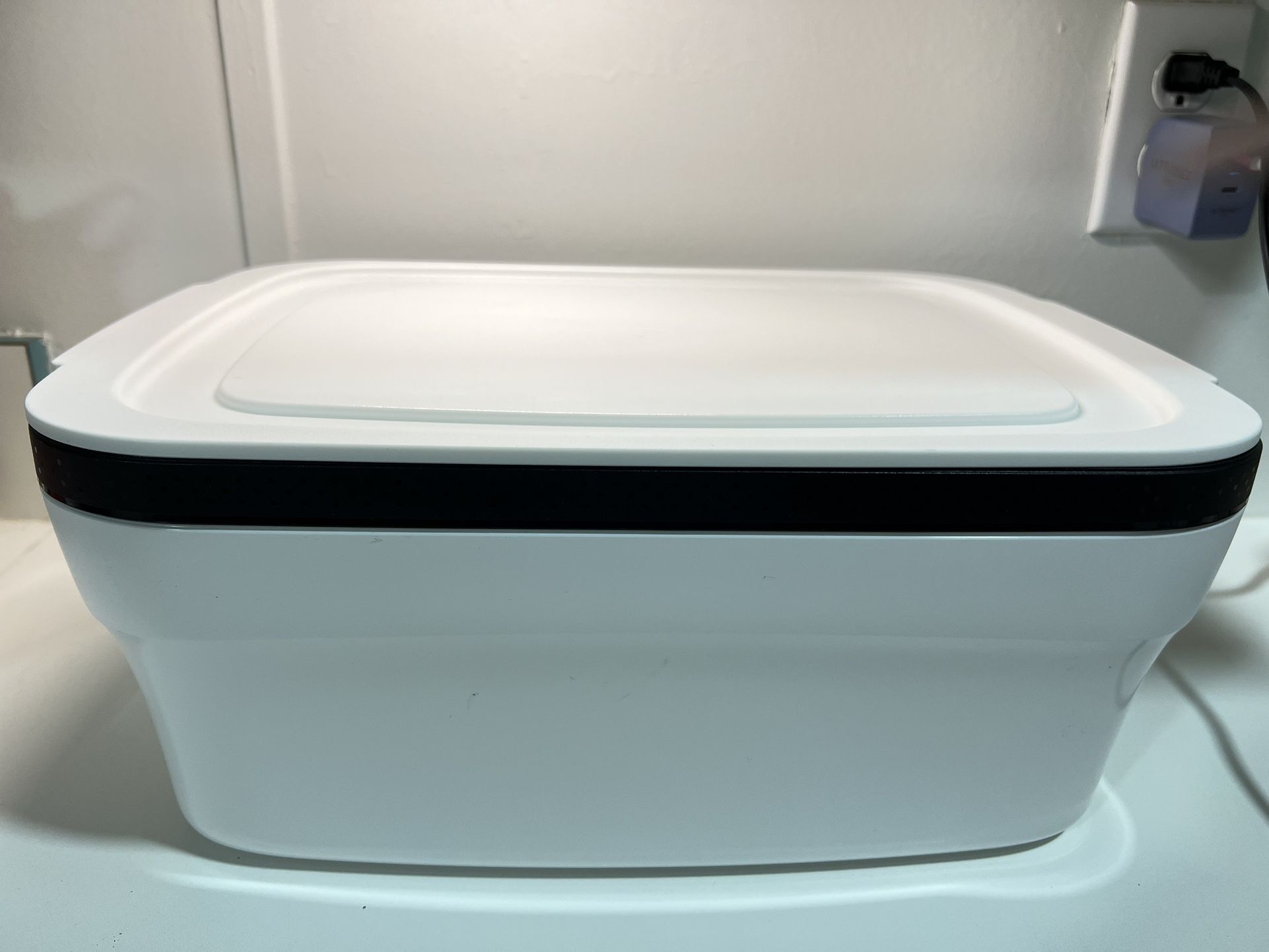 Tupperware Breadsmart II - Pastry & Bread Keeper