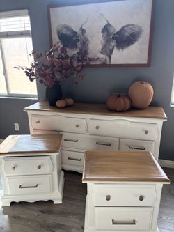 3 pieces bedroom set ,dressers and two nightstands