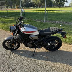 2019 XSR700