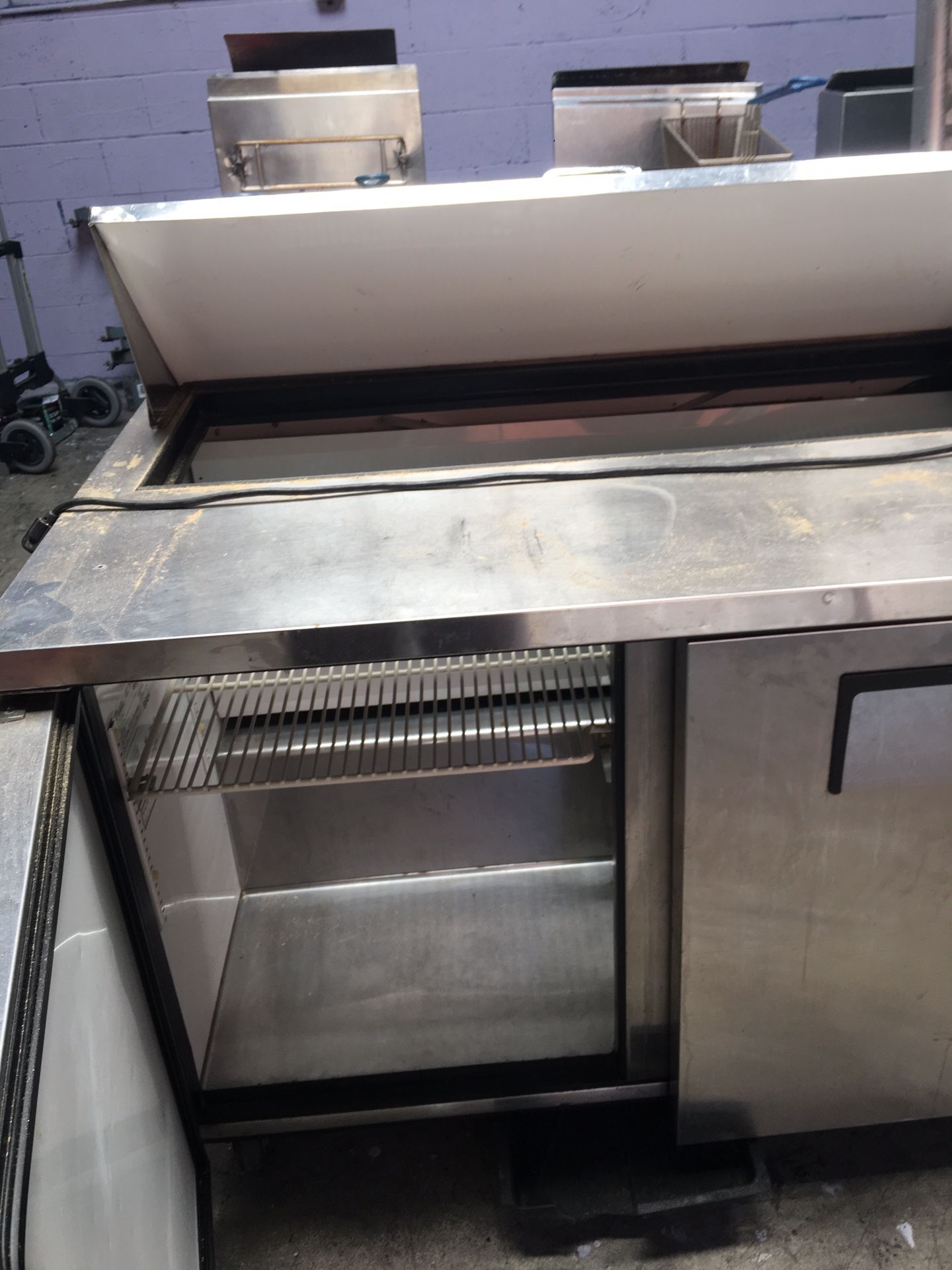 Refrigerator for deli/pizza/salad- good working