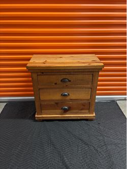 Gorgeous Knotty Pine 3 Drawer Wood Dresser