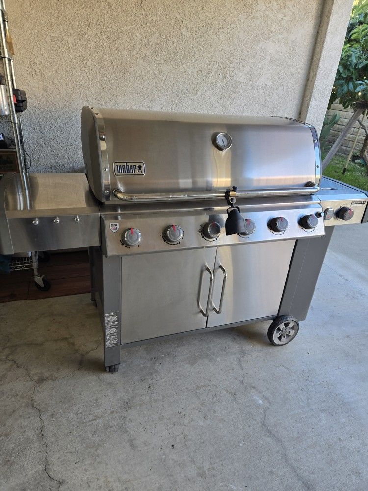 Weber Genesis II LX  S-640 Only $400