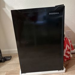Insignia Refrigerator 
