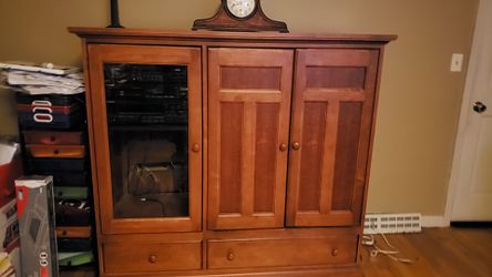 Excellent entertainment  Os Storage  center. 