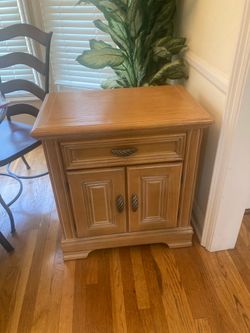 Oak cabinet 28”w by 17”deep by 30”h
