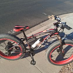 Electric bike in excellent condition needs KEY $250 very firm