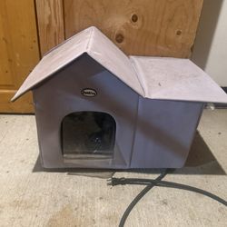 Gray Dunkive Heated Cat Home 
