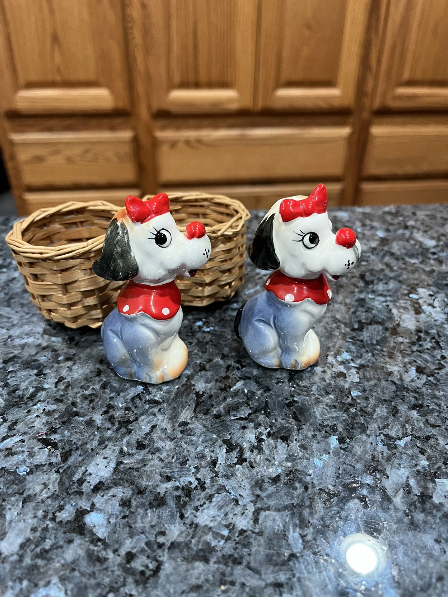 Ceramic Vintage Dogs Pair of Salt and Pepper Shakers. Made in Japan. With original cork stoppers. Preowned good condition.