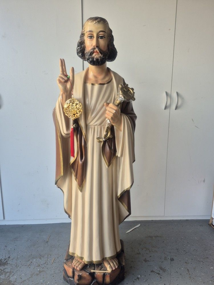 Saint PETER Statue