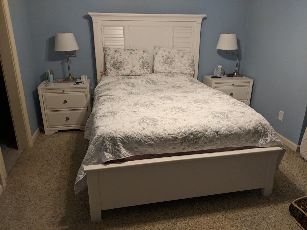 Rooms to Go Belmar White Queen Bedroom Set