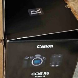 Canon EOS R6 Mark III RF24-105mm F4-7.1 IS STM Lens Kit