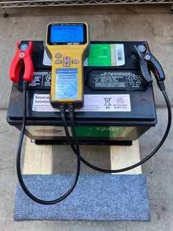 Costco Interstate Battery 124R in perfect condition, hold charge really well, good cranking amp