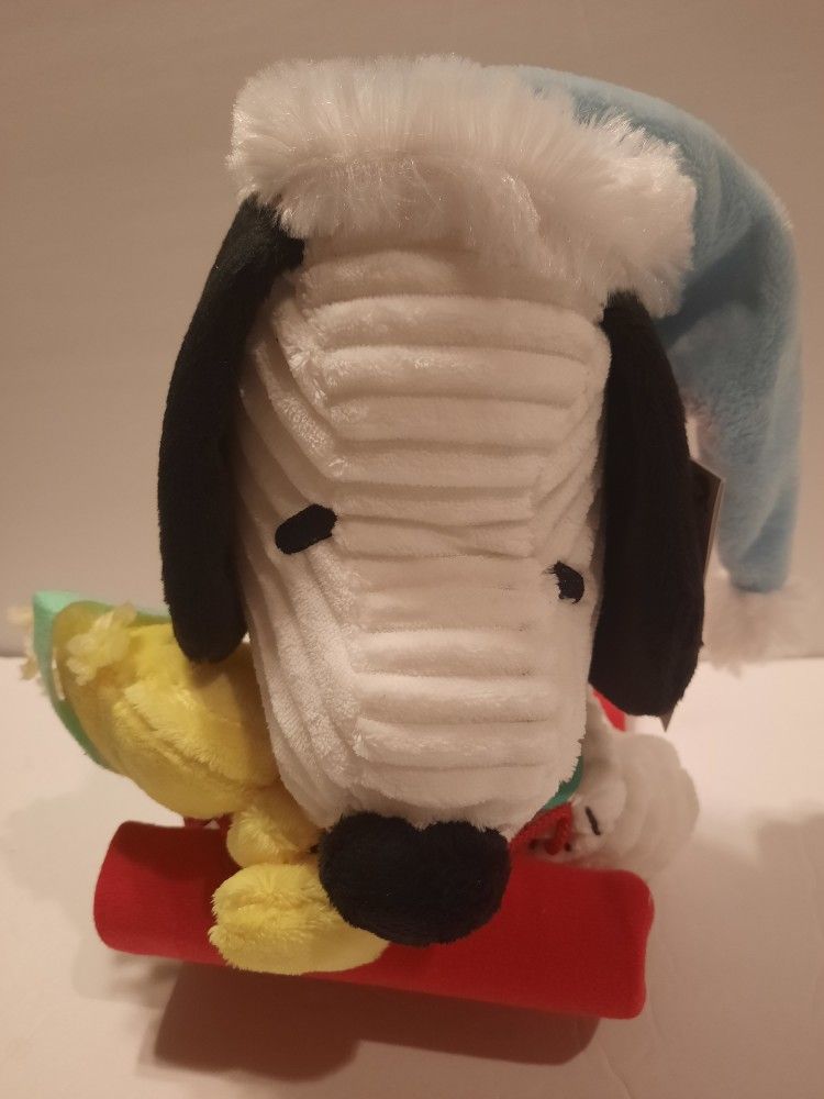 HIGH QUALITY Singing and Sleighing Animated Musical Plush Christmas Snoopy w/ Batteries
- OFFICIAL AUTHENTIC Peanuts Merchandise