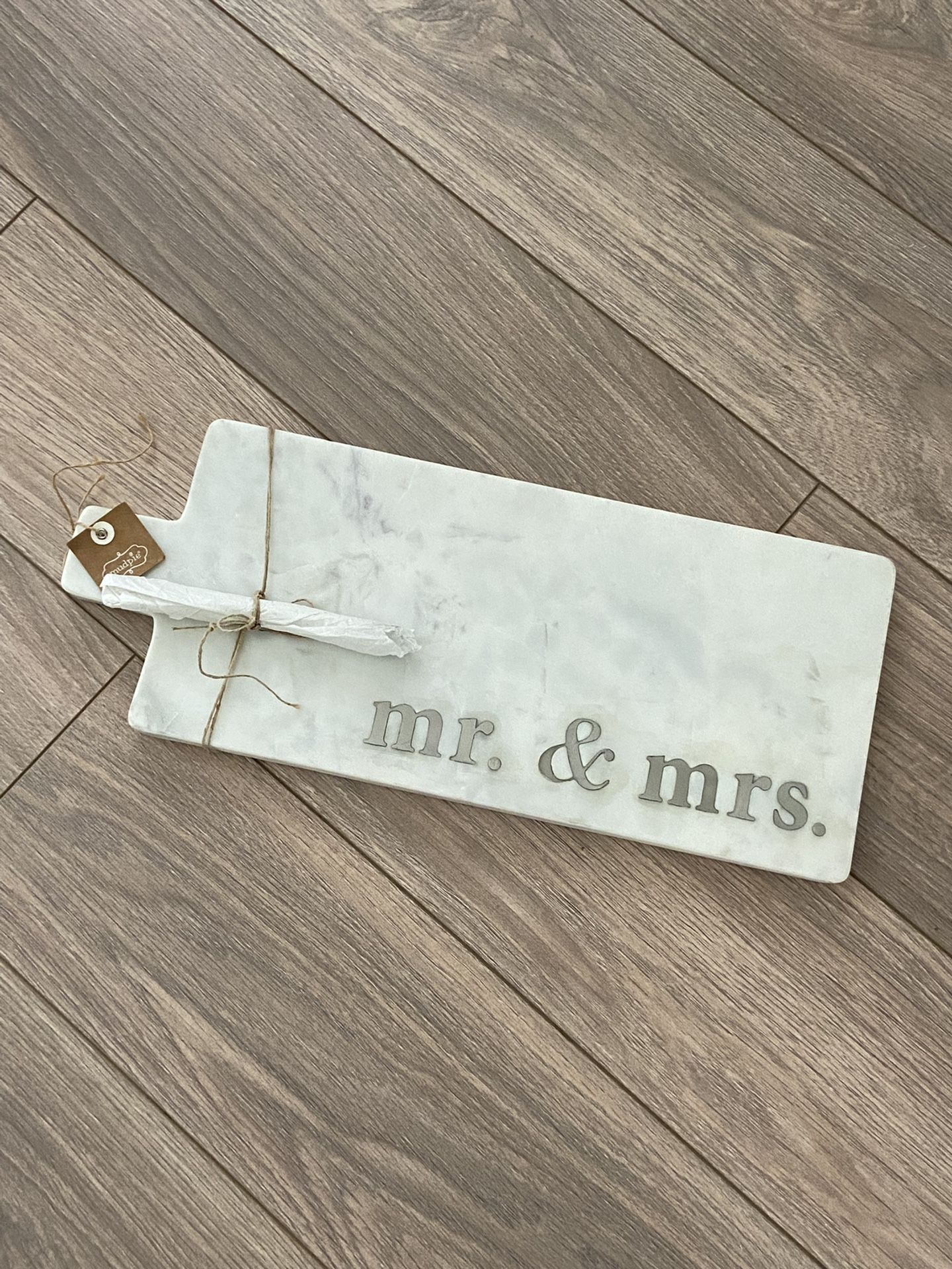 BRAND NEW Mud Pie “Mr. & Mrs.” Cheeseboard