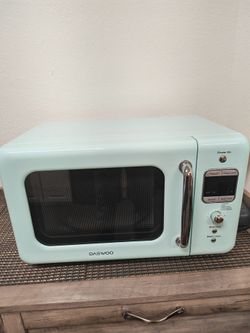 Daewoo KOR-7LREM Retro Countertop Microwave Oven 0.7 Cu.'., 700W | Mint Green