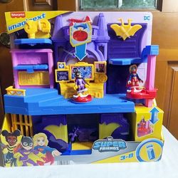 New, Imaginext, Fisher Price Batgirl Hero Hideout Playset with 2 Figures and Five Accessories for Ages 3+