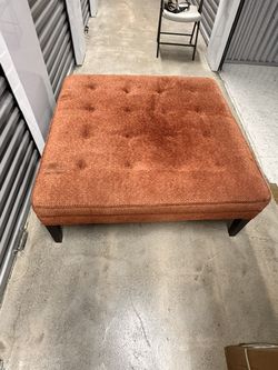 OVERSIZED OTTOMAN