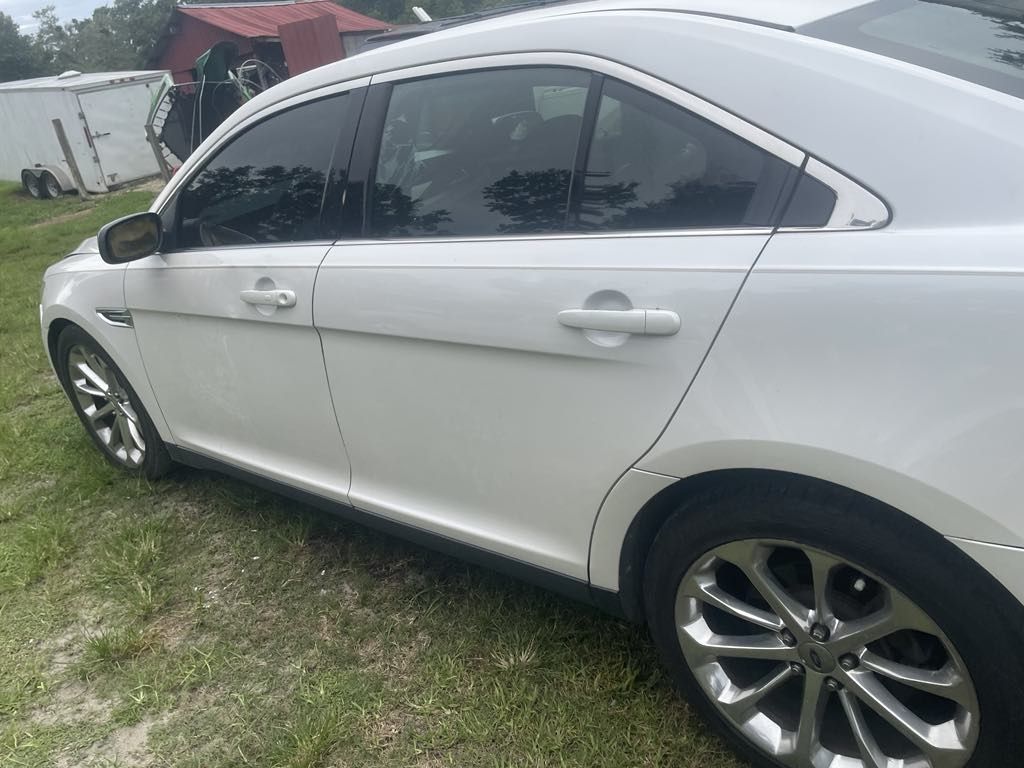 2014 Ford Taurus