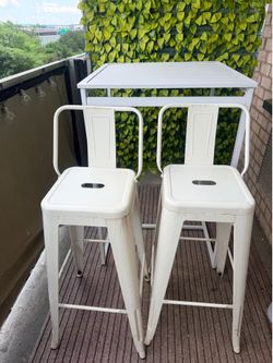 Outdoor table and chair set