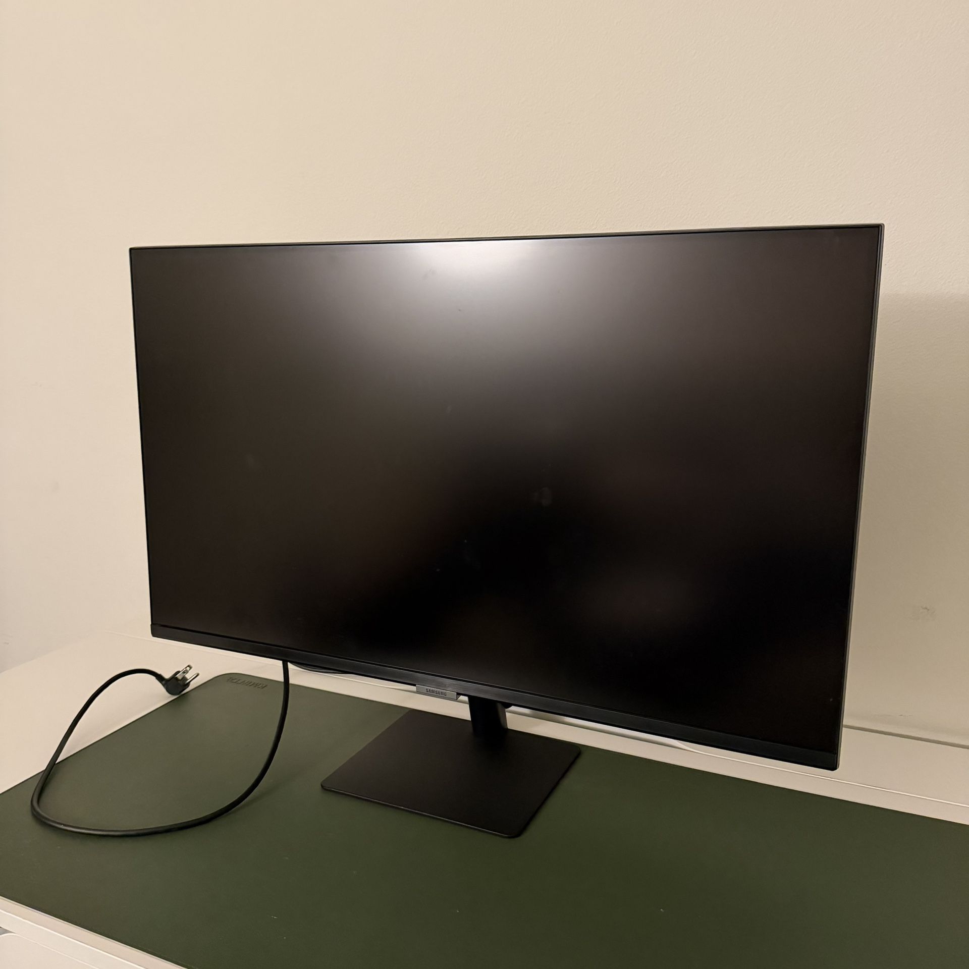 32” Samsung Viewfinity S7 4K Monitor