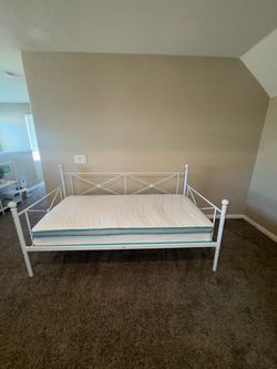 White Metal Daybed with Mattress