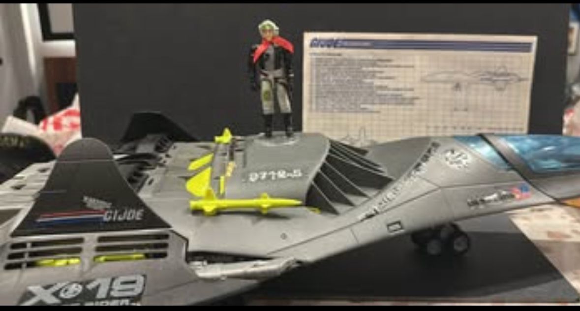 Vintage GI JOE ARAH X-19 Stealth Fighter with pilot!