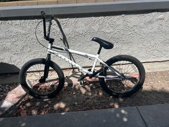 Haro Downtown 20" BMX Bike – White / Black (Needs New Tires)