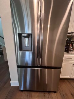 Samsung French 3 Door Refrigerator 31 cu. ft. with Water Filter & Ice Dispenser - Like new, under warranty.