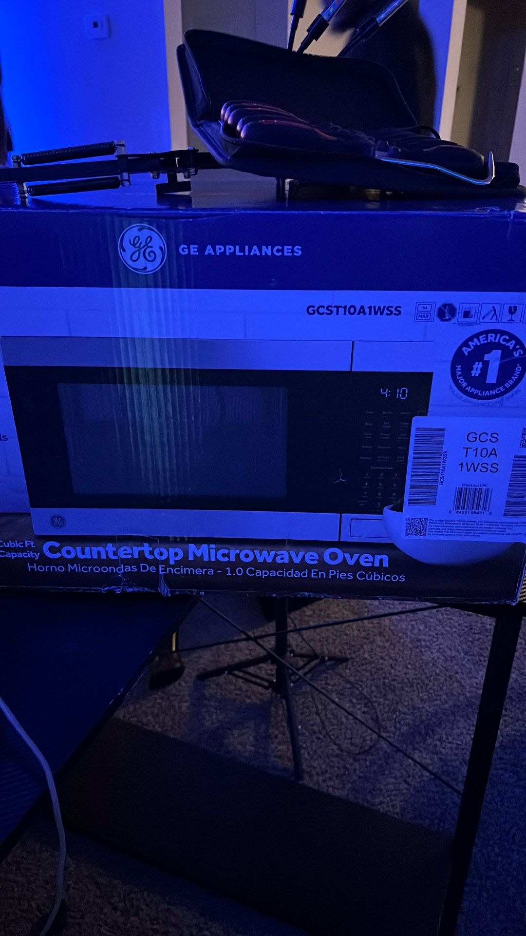 1050 Watts Microwave Brand new In Box UNOPENED