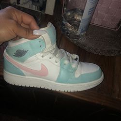 Air Jordan 1 Mid