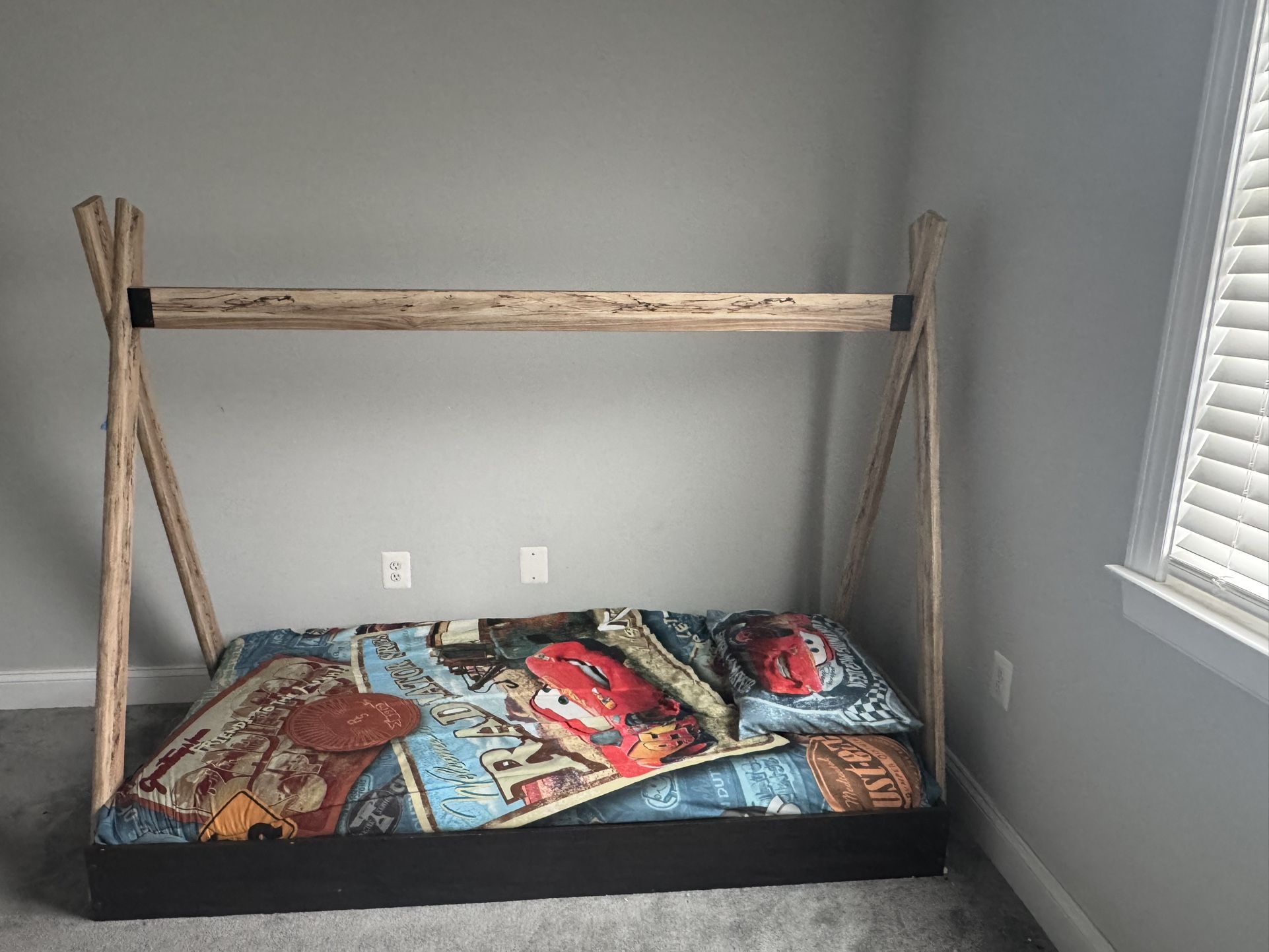 Twin tent bed and mattress