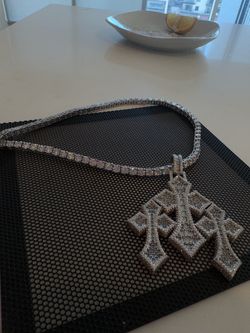 Tripe cross VVS diamonds