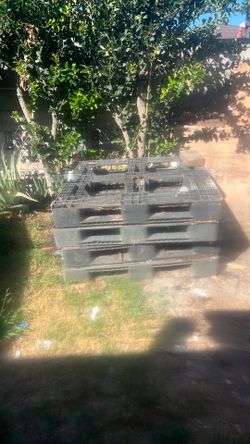 Plastic pallets