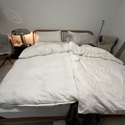 Super Low Price - Queen Size Bed In Oak Incl Slats 