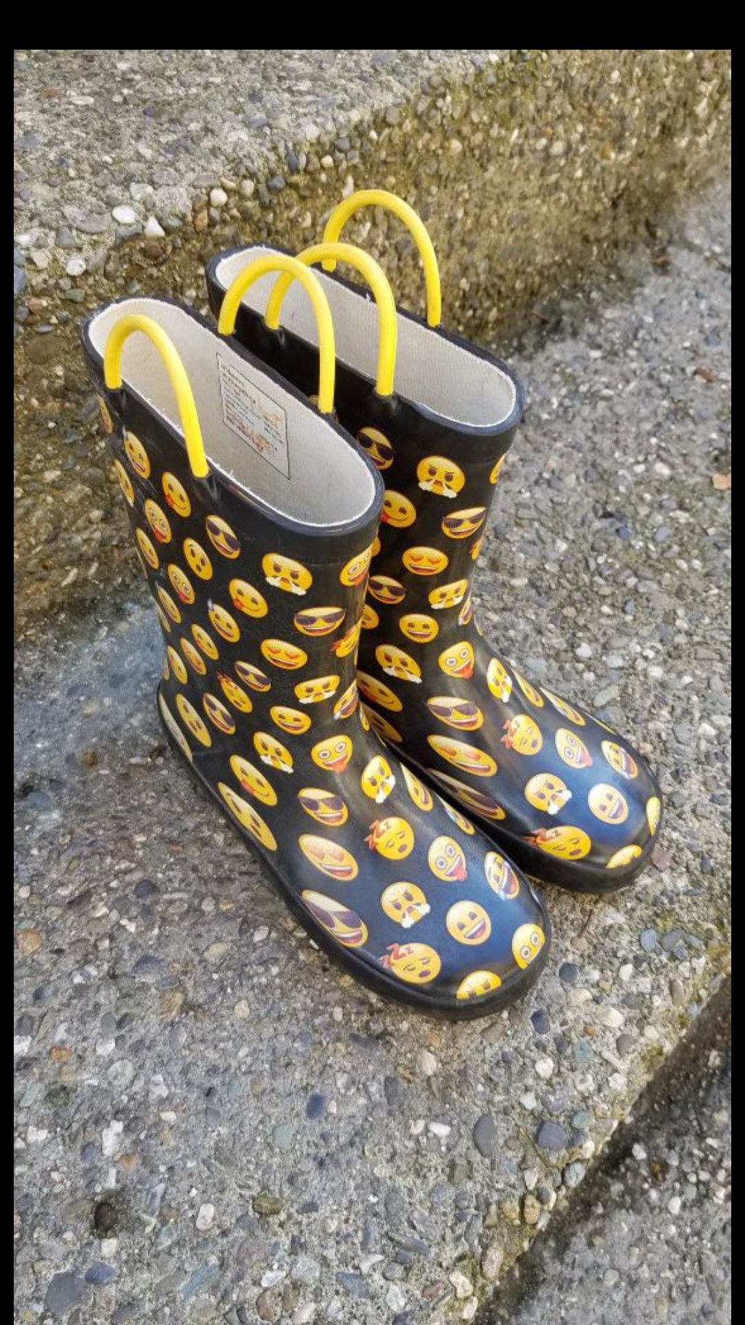 Kid's rain boots size 13 or 1 youth for boy or girl, great condition