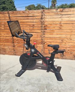 Peloton Bike 3rd-Generation HD Touch Screen (Model #PLTN-RB1VQ)