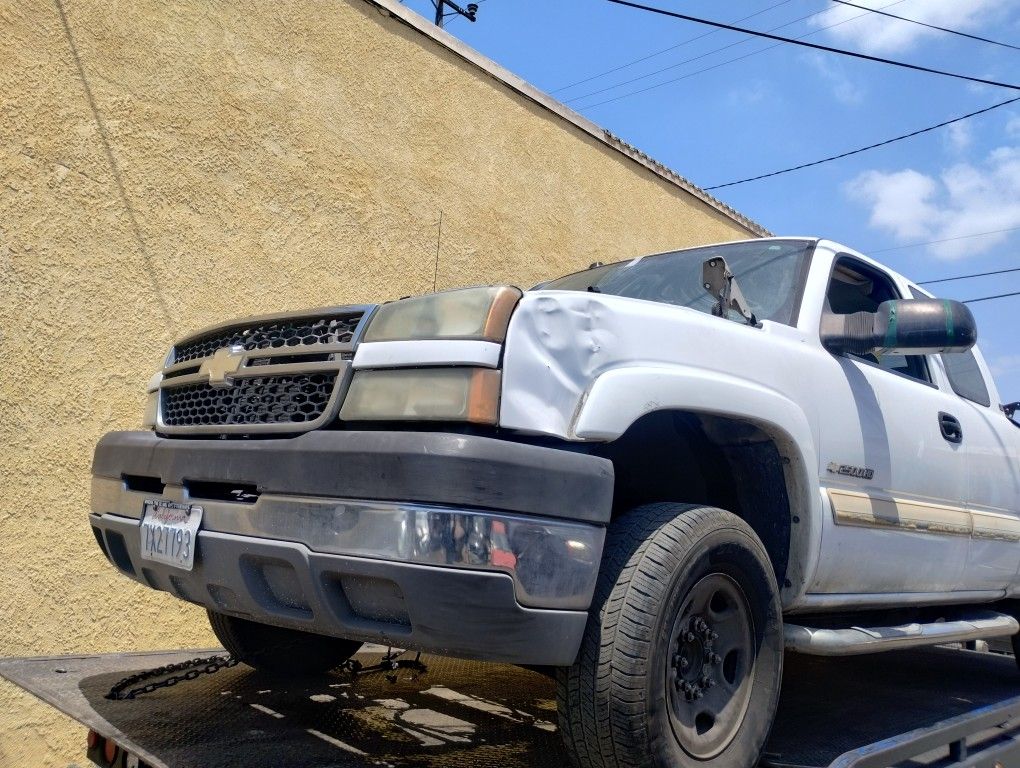 2006 CHEVY 2500 FOR PARTS