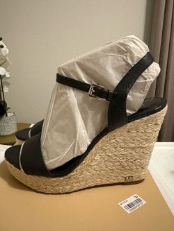 Wedge sandals - size 9m