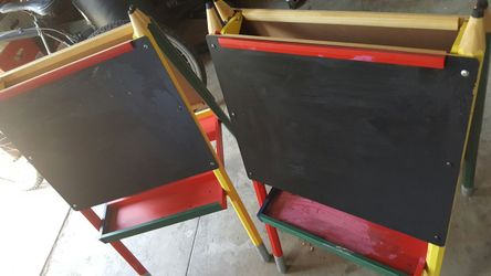 Pisarones tengo 2 uno se despinto d la vace donde ban los jises ese 10 dollar y el otro en 15