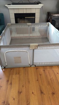 Kids play pen