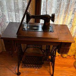 vintage Singer treadle sewing machine 1900’s