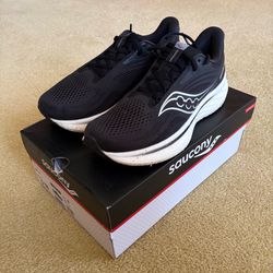 Saucony Ride 18 running shoes black/white size 9
