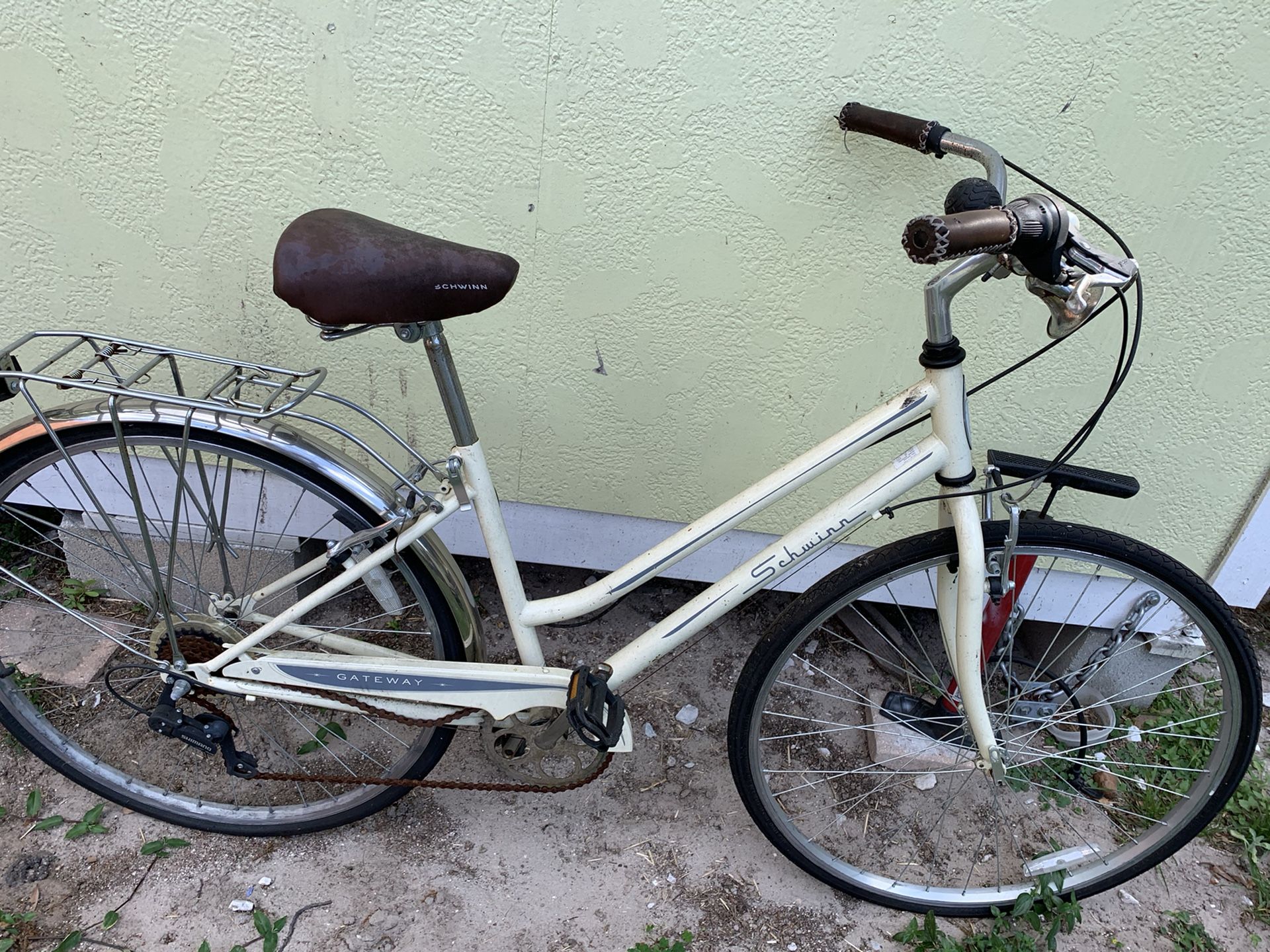 schwinn gateway 28 hybrid bike